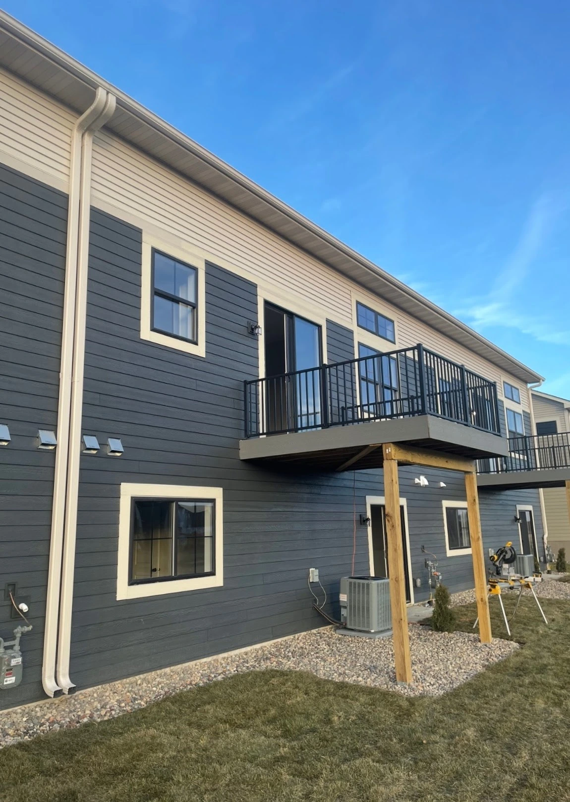 Commercial gutter installation